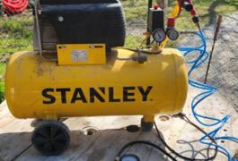 Location outil Compresseur électrique Stanley près de Villaudric