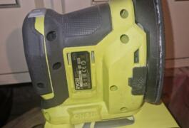 Location outil Ponceuse triangle  Ryobi près de Besançon