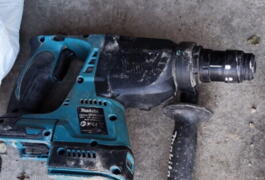 Location outil Perceuse meuleuse perforateur  Makita près de La reole