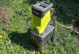 Location outil Broyeur de végetaux électrique Ryobi près de Marcq en baroeul