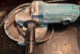 Location outil Disqueuse 230mm Makita près de Saint-Ouen-l'Aumône
