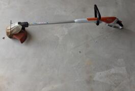 Location outil Coupe bordure électrique Stihl près de Changé