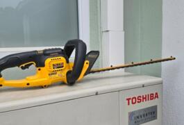 Location outil Taille haie électrique Dewalt près de Montagnat