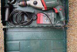 Location outil Perceuse à percussion électrique Metabo près de Bernes-sur-Oise