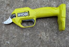 Location outil Sécateur  Ryobi près de Nevoy
