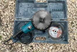 Location outil Meuleuse disqueuse 230mm Makita près de Aigremont