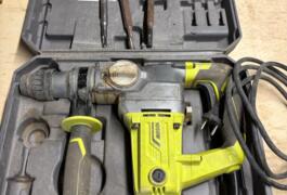 Location outil Burineur perforateur électrique Ryobi près de Segré-en-Anjou Bleu