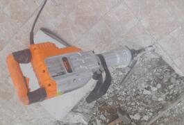 Location outil Marteau piqueur VEVOR 3500W  près de Urcel
