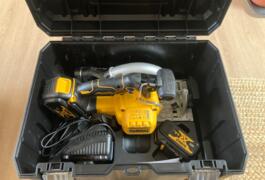 Location outil Scie circulaire électrique Dewalt près de Lyon
