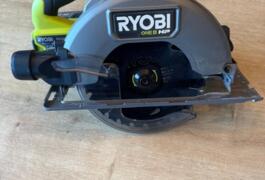 Location outil Scie circulaire électrique Ryobi près de Le Castéra