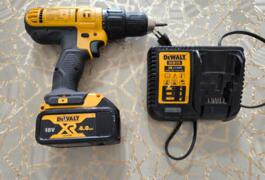 Location outil Visseuse perceuse Sans-fil Dewalt près de Enghien-les-Bains