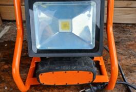 Location outil Projecteur portable  près de Marennes-Hiers-Brouage