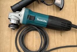 Location outil Meuleuse électrique Makita près de Vaires-sur-Marne