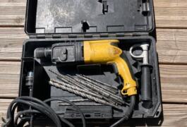 Location outil Perforateur électrique Dewalt près de Cevins