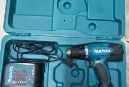 Location outil Visseuse électrique Makita près de Bussy-en-Othe