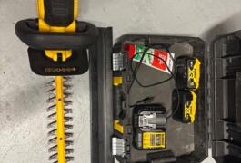 Location outil Taille haie électrique Dewalt près de Locqueltas