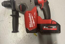 Location outil Perforateur burineur électrique Milwaukee près de Locqueltas