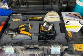 Location outil Ponceuse excentrique batterie Dewalt près de Locqueltas
