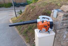 Location outil Souffleur à feuille Thermique Stihl près de Treffléan