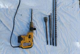 Location outil Perforateur électrique Dewalt près de Saint-Jean-sur-Veyle