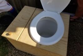 Location outil Toilettes sèches  près de Saint-Quay-Perros