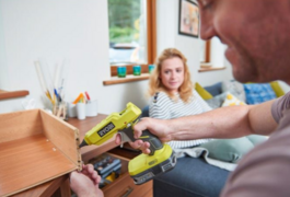 Location outil Pistolet a colle Ryobi 18v  Ryobi près de Saint-Germain-du-Puch