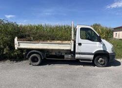 Location outil Utilitaires benne  près de Barbey