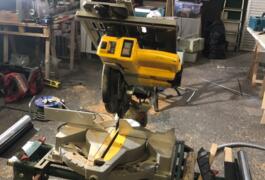 Location outil Déligneuse combiné coupe onglet ou droite  Dewalt près de Saint-Laurent-sur-Sèvre