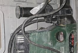 Location outil Perforateur électrique près de Voisins-le-Bretonneux