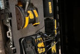 Location outil Ponceuse excentrique batterie Dewalt près de Chambéry