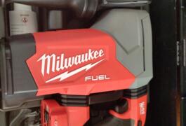 Location outil Perforateur SDS plus  Milwaukee près de Montesquieu-Volvestre