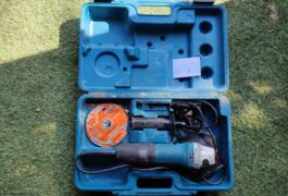 Location outil Meuleuse disqueuse électrique Makita près de Hostens