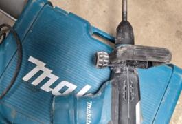 Location outil Burineur perforateur électrique Makita près de Saint-Sauveur-de-Puynormand