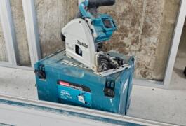 Location outil Scie plongeante électrique Makita près de Pluvigner