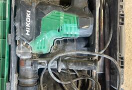 Location outil Perforateur burineur électrique Hikoki près de Arudy