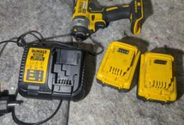 Location outil Visseuse électrique Dewalt près de Jouy-le-Moutier
