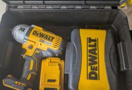 Location outil Visseuse à choc électrique Dewalt près de Jouy-le-Moutier