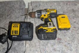 Location outil Visseuse perceuse Sans-fil Dewalt près de Jouy-le-Moutier