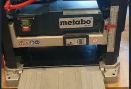 Location outil Dégauchisseuse raboteuse électrique Metabo près de Plomelin