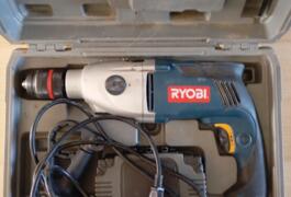 Location outil Perceuse à percussion 1050W  Ryobi près de Mouroux