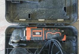 Location outil scie oscillatoire  Black et decker près de Cazères