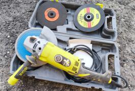 Location outil Meuleuse 230mm Ryobi près de Arcins