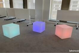 Location outil Location – Lot de 12 cubes LED lumineux – assise ou table – intérieur/extérieur  près de Châtenay-Malabry