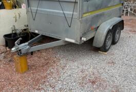 Location outil Remorque double essieux Moins de 750kg près de Puget-Ville