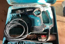 Location outil Perforateur burineur électrique Makita près de Épinay-sur-Odon