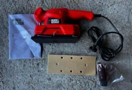 Location outil Ponceuse à plateau oscillante filaire électrique 220 volts  Black et decker près de Annecy