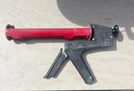 Location outil Pistolet silicone  près de Meximieux