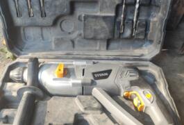 Location outil Perceuse à percussion électrique Metabo près de Pau