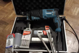 Location outil Perforateur à percussion électrique Makita près de Bondy