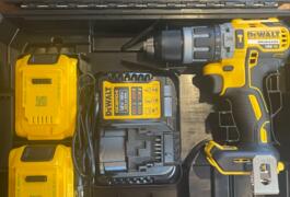 Location outil Perceuse visseuse Sans-fil Dewalt près de Bourges